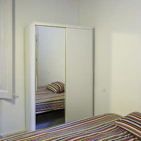 Private room for rent for €640 per month in Barcelona, Carrer de Sant Pere Més Baix