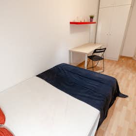 Private room for rent for €595 per month in Barcelona, Avinguda de la República Argentina