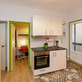 Private room for rent for €480 per month in Barcelona, Carrer de l'Escultor Llimona