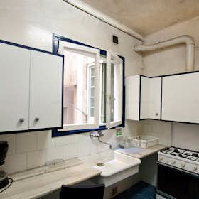 Private room for rent for €405 per month in Barcelona, Avinguda de la República Argentina
