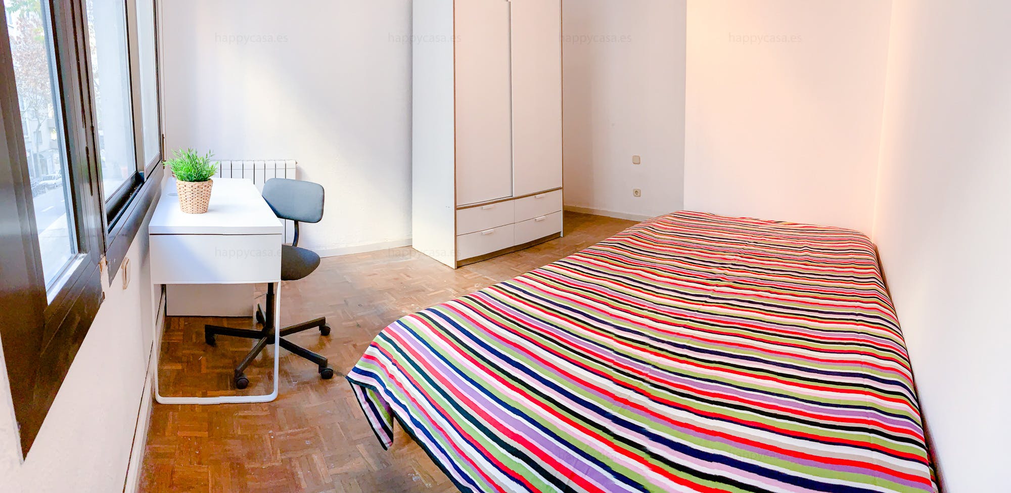Private room for rent for €660 per month in Barcelona, Carrer d'Aribau