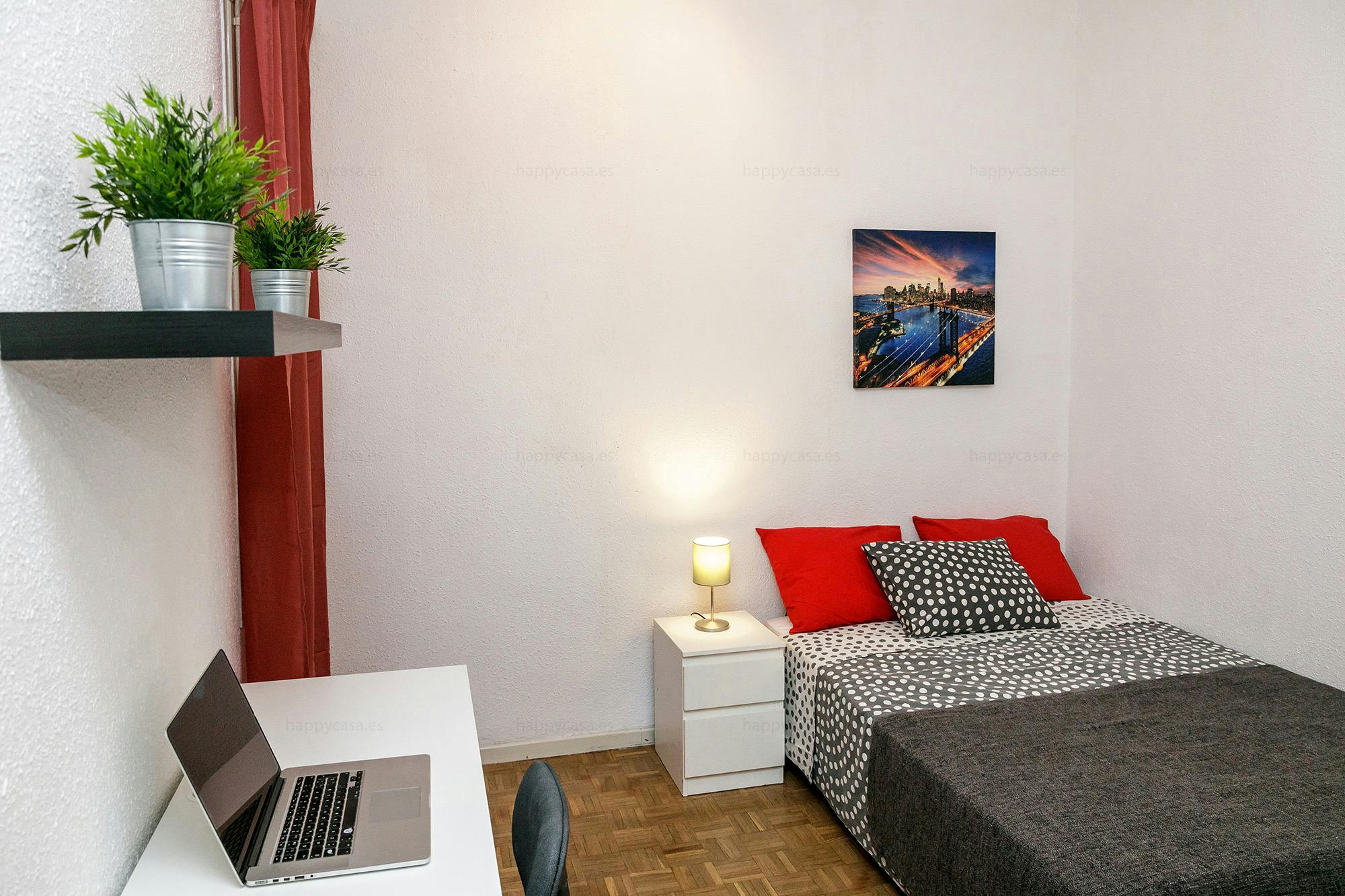 Private room for rent for €595 per month in Barcelona, Carrer d'Aribau
