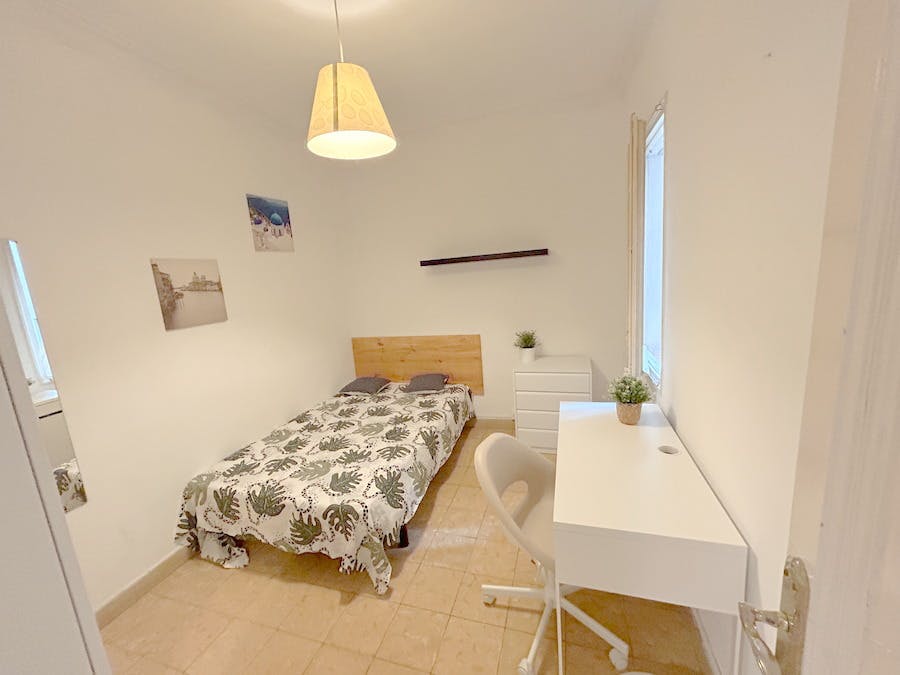 Private room for rent for €575 per month in Barcelona, Avinguda de la República Argentina