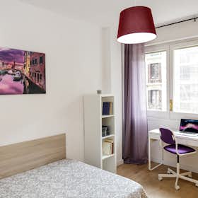 Private room for rent for €670 per month in Barcelona, Carrer de Casanova