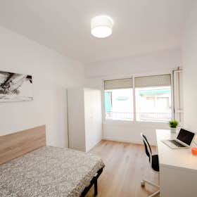 Private room for rent for €575 per month in L'Hospitalet de Llobregat, Carrer d'Orient