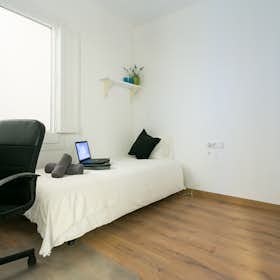 Private room for rent for €599 per month in Barcelona, Carrer d'Alí bei