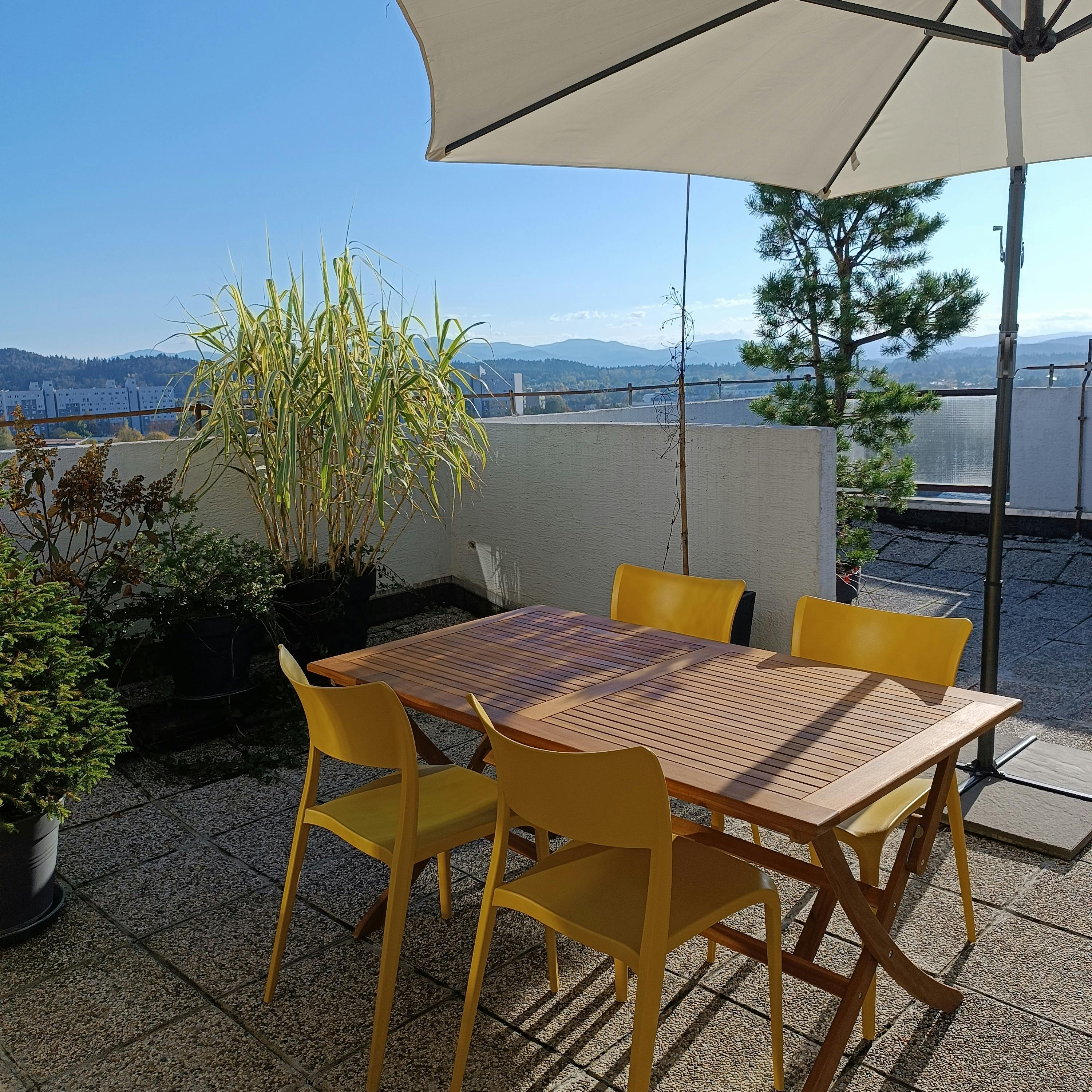 Apartment for rent for €1,950 per month in Ljubljana, Na Korošci