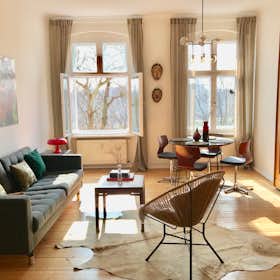 Apartment for rent for €1,550 per month in Berlin, Görlitzer Straße
