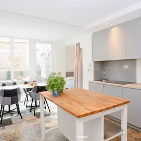 Квартира за оренду для 1 490 EUR на місяць у Schaerbeek, Émile Maxlaan
