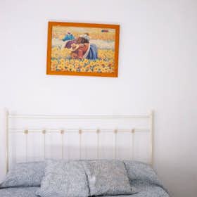 Private room for rent for €275 per month in Valencia, Carrer Albocàsser