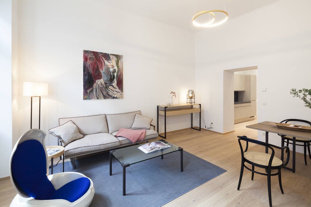 Apartment for rent for €3,240 per month in Vienna, Messenhausergasse