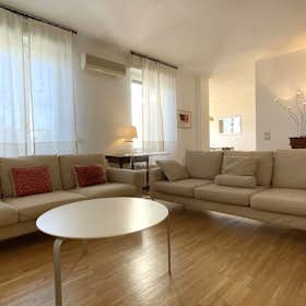 Apartment for rent for €3,400 per month in Milan, Via Gabrio Serbelloni