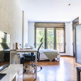 Private room for rent for €810 per month in Barcelona, Rambla del Brasil