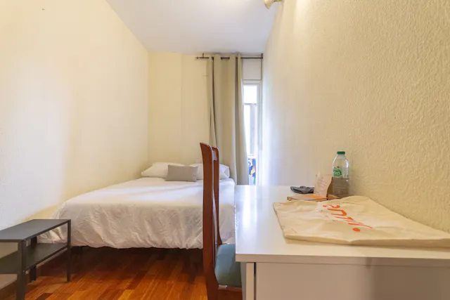 Private room in Rambla del Brasil, Barcelona (991749) room image 1