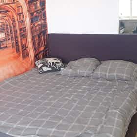 Private room for rent for €1,150 per month in Amsterdam, Robert Fruinlaan