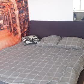 Private room for rent for €1,200 per month in Amsterdam, Robert Fruinlaan