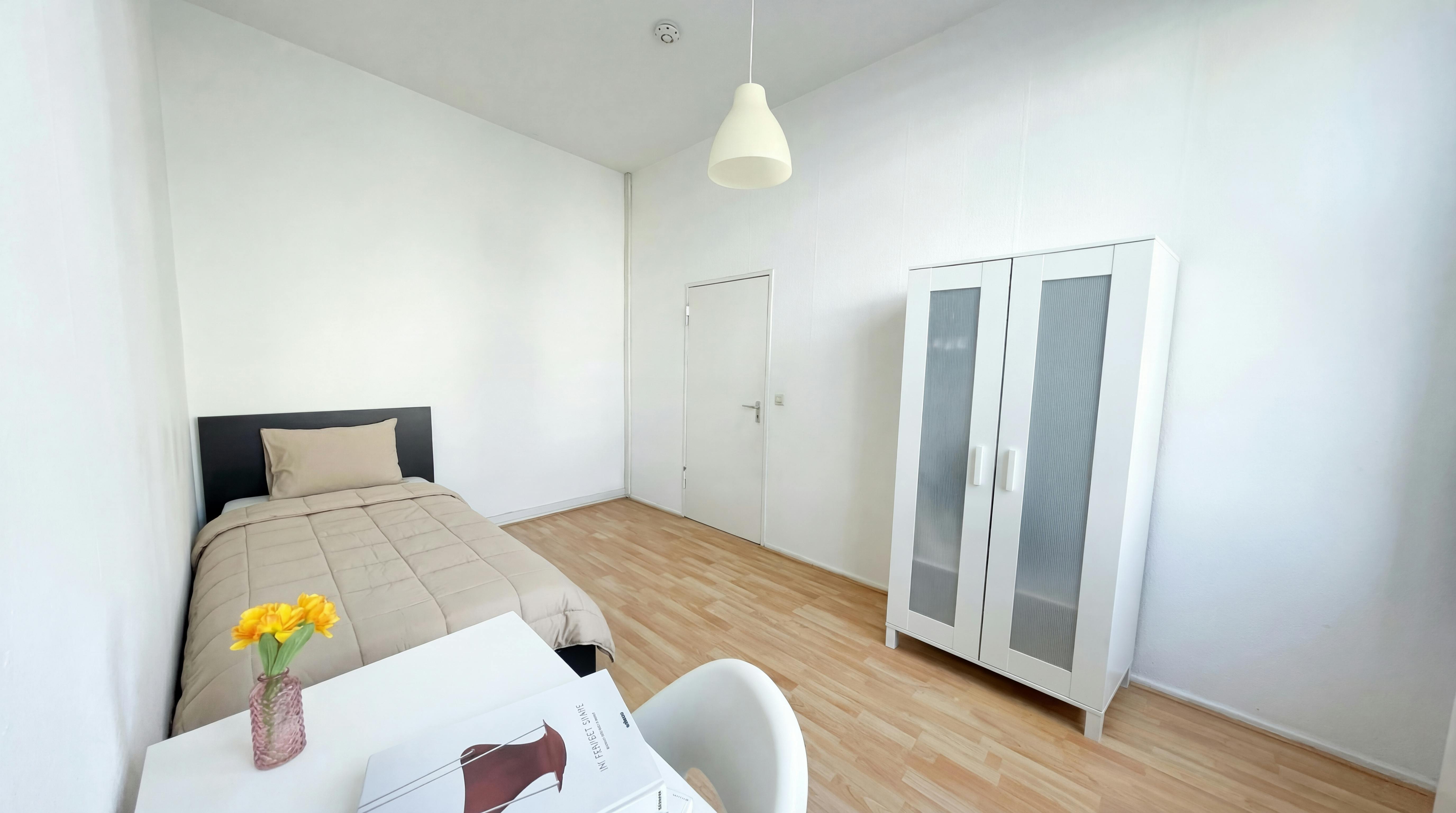 Private room for rent for €700 per month in Berlin, Bismarckstraße