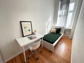 私人房间 正在以 €670 的月租出租，其位于 Berlin, Kottbusser Damm